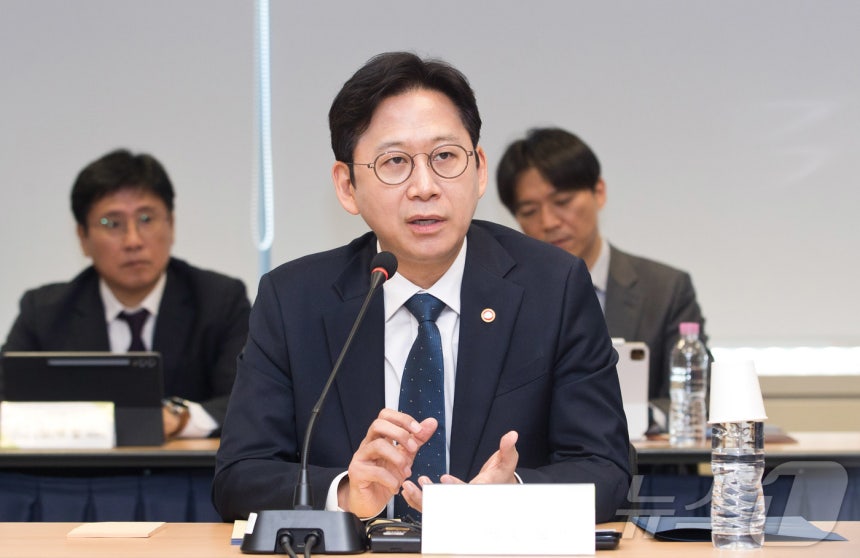 배경훈 부총리 겸 과학기술정보통신부 장관이 8일 오전 서울 종로구 광화문교보빌딩 국가과학기술자문회의 대회의실에서 열린 빅테크 AI기업 사이버보안 프로젝트 관련 전문가 간담회에서 발언하고 있다. (과학기술정보통신부 제