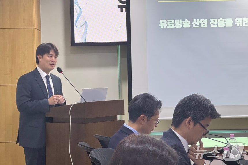 박성순 서울예대 교수는 13일 서울 여의도 국회의원회관에서 열린 '유료방송산업 진흥을 위한 규제 합리화 방안' 토론회에서 발제를 맡았다.