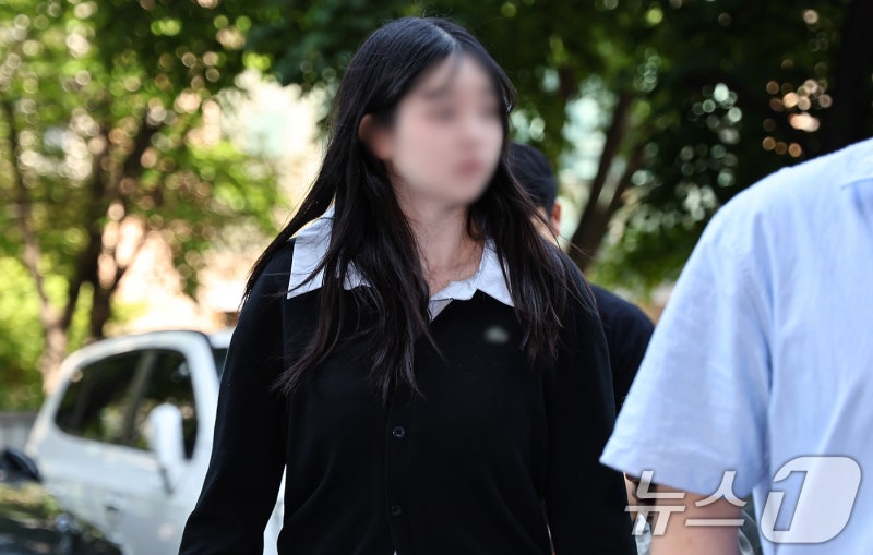 모텔 출산 비극, 법정 앞에 선 20대 친모의 침묵