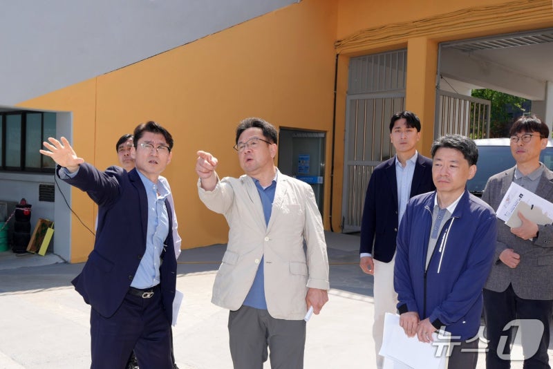 한국서 남·북 여자<b>축구</b> 최초 '맞대결'…수원시 "만반의 준비"