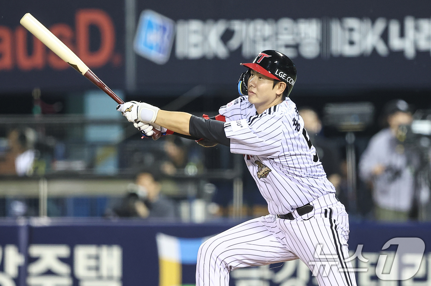LG, SSG에 8-7 진땀승 '2위 복귀'…한화는 선두 KT 제압(종합)