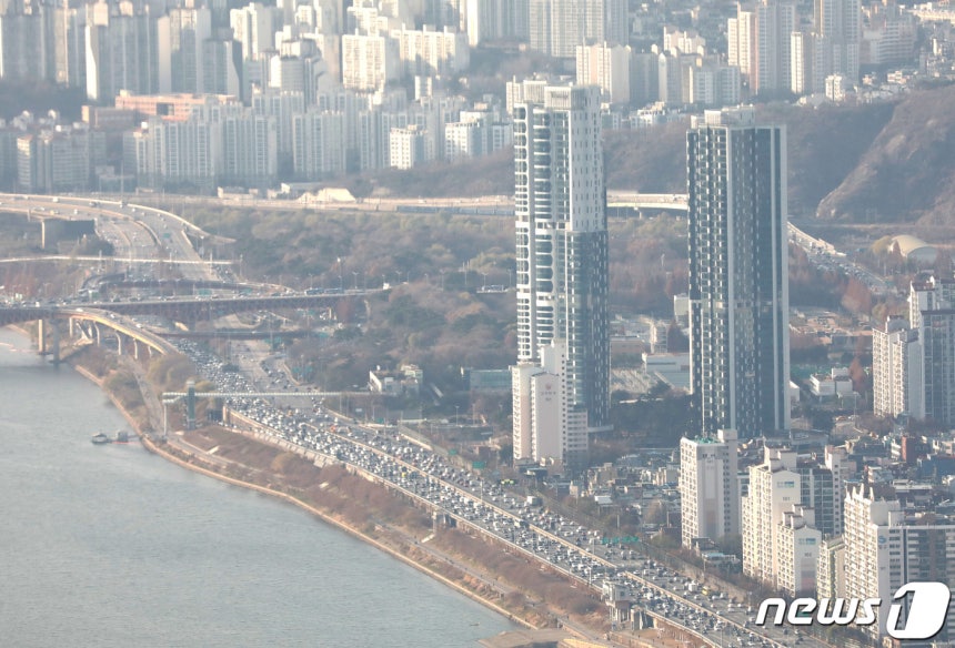 서울숲과 한강 조망을 동시에 갖춘 서울 대표 초고가 아파트인 서울숲 트리마제의 모습. ⓒ 뉴스1