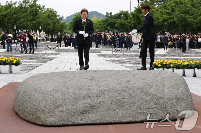 李<b>대통령</b>, <b>노무현</b> 17주기 추도식 참석…국민통합 계승 다짐