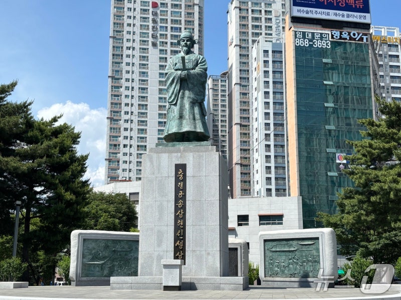 434년 전 그날을 기억해, 충렬사의 제향과 쓸쓸한 광장