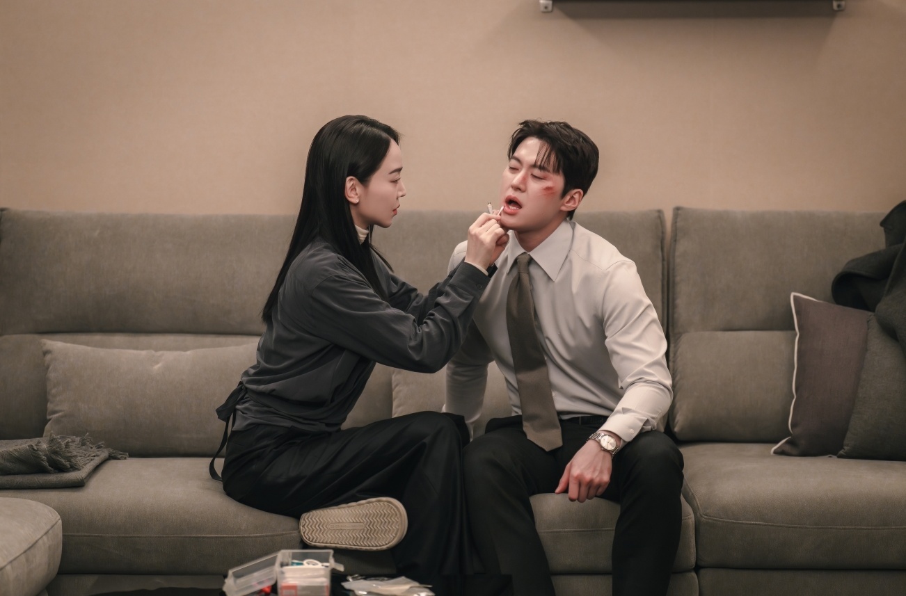 '<b>은밀한 감사</b>' 신혜선, 상처투성이 공명 치료…애틋한 손길