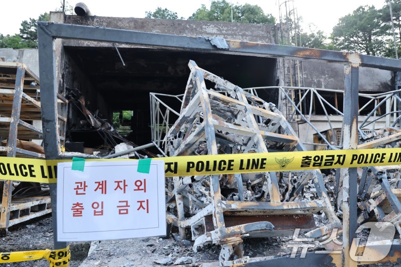 <b>김승연 회장</b>, <b>한화</b>에어로 사고에 "직원 숨지고 다쳐 애통…유가족 위로...