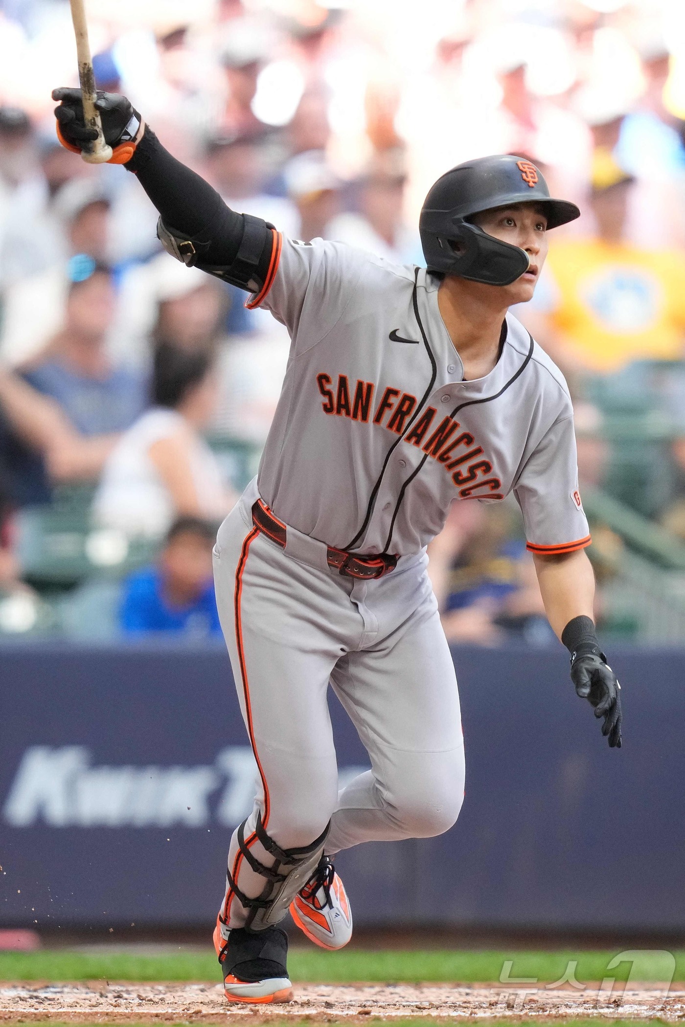 <b>이정후</b>, 밀워키전 <b>4안타</b>…MLB 진출 후 최장 12G 연속 <b>안타</b> 신기록