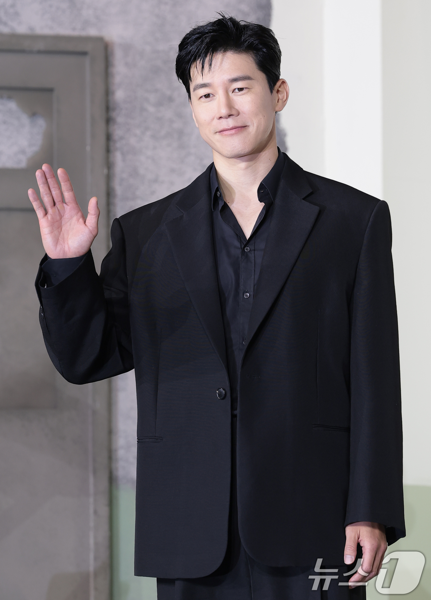 김무열, <b>교권보호국</b> 감독관 나화진