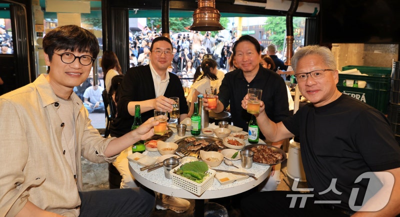 "이번엔 이해진이 쐈다" <b>젠슨황</b> 삼소회동, '네이버페이'로 '골든벨'