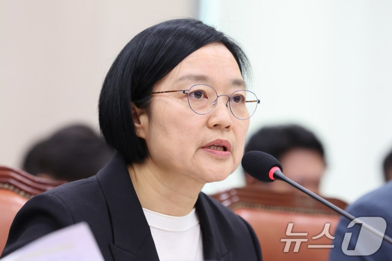 [<b>프로필</b>] 기자에서 출발, 네이버 대표·중기부 장관 역임…<b>한성숙</b> 총리...