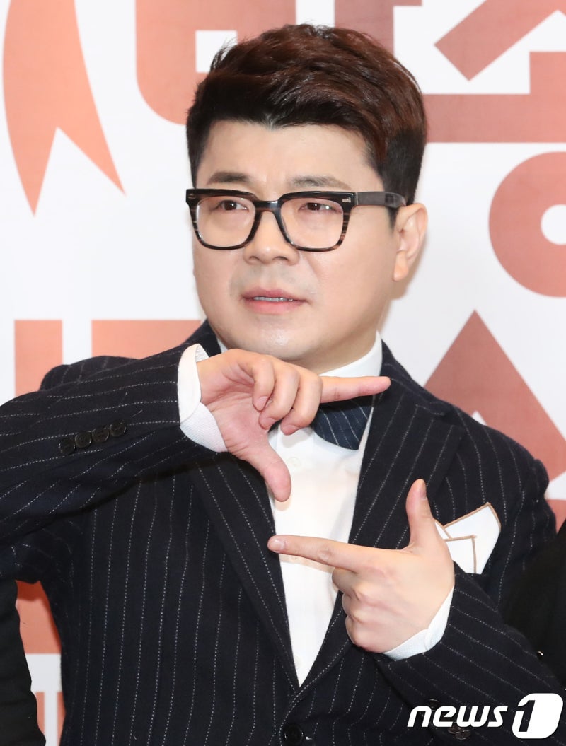 친여 최욱 "일베, 탱크로 밀어야"…한양대 교수도 "합법적 몽둥이 꼭 필요"