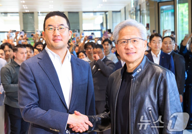 LG-뿏鍮꾨뵒븘, 濡쒕큸 媛쒕컻 쟾 怨쇱젙 삊젰<b>솴</b> "LG 湲곗닠 꽭怨 理쒓퀬"(醫낇빀)