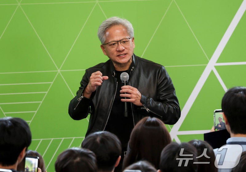 <b>배경훈</b> 부총리, <b>젠슨 황</b> 회동…"GPU 공급·피지컬 AI 협력"