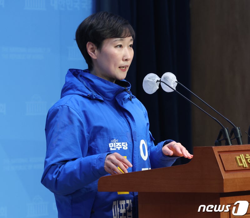 "李대통령, 尹처럼 그걸 하시나"…與 <b>이지은 대변인</b> 발언 논란