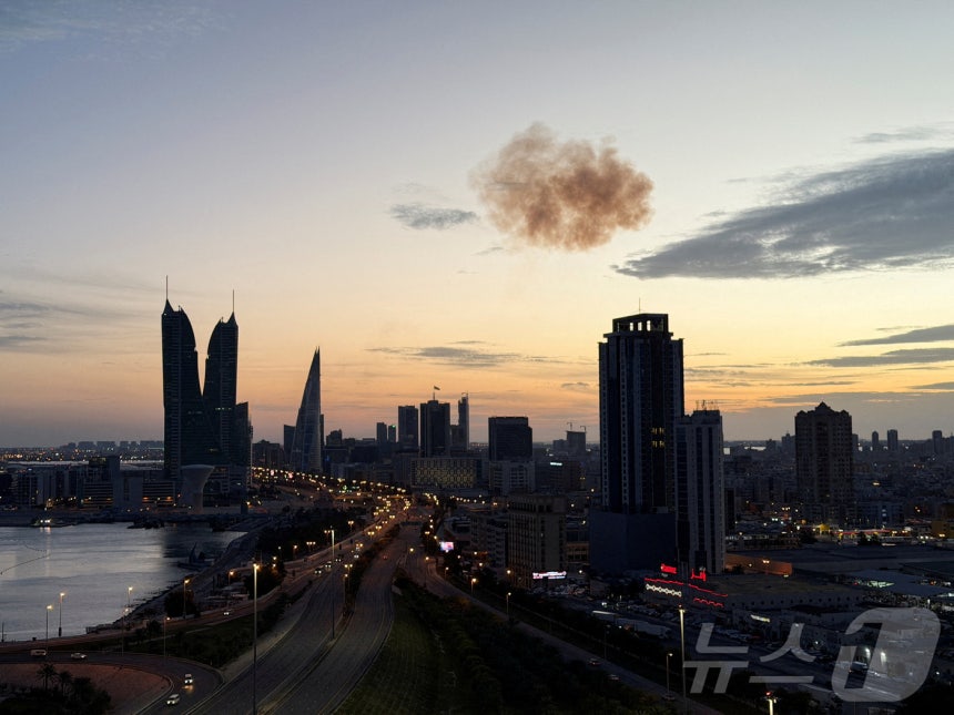 Smoke rising near the Bahrain Financial Harbor Tower in Manama, where the Israeli embassy is located, after an Iranian drone was intercepted on March 6 (local time). 2026.03.06 © Reuters=News1