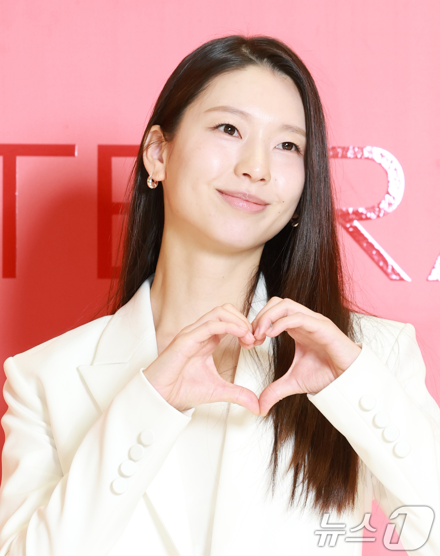 <b>김승규</b> 슈퍼세이브에 <b>김진경</b> SNS도 축하 봇물 "딸이 복덩이네"