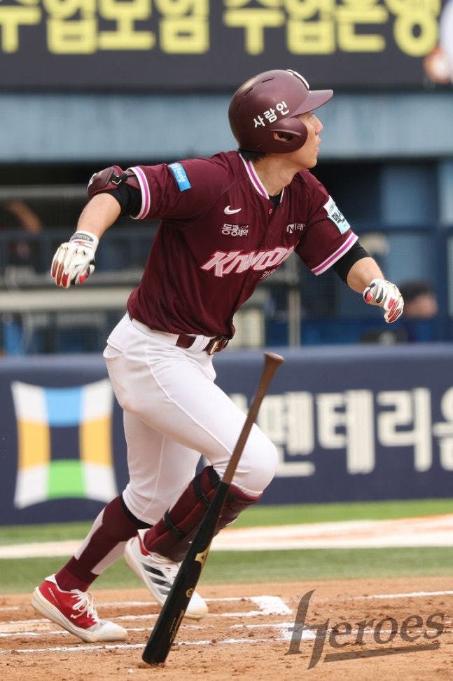 <b>키움</b>, <b>한화</b>에 9회말 끝내기 역전승…롯데, 선두 LG 16-5 대파(종합)
