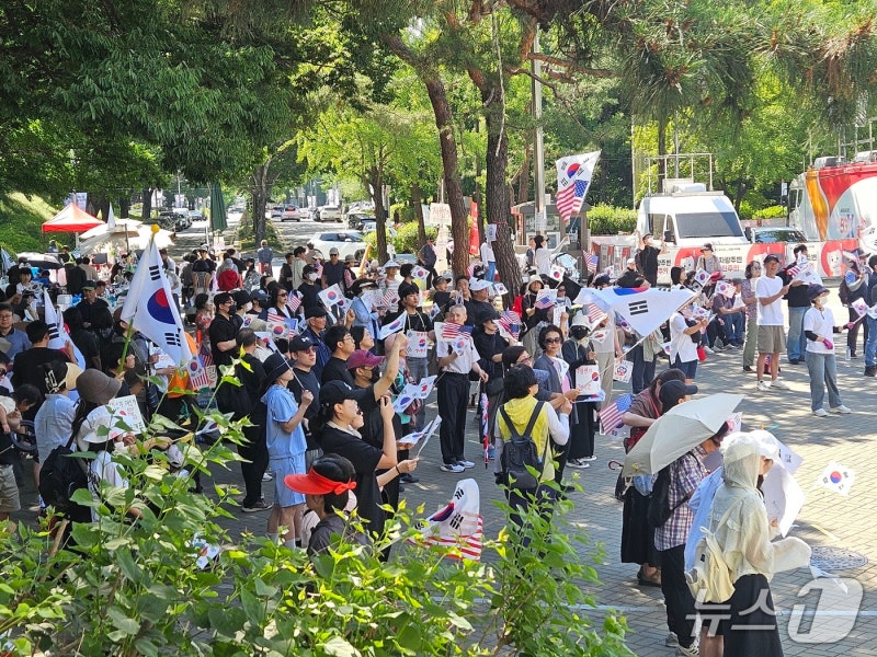 '3만→700명' 한산해진 잠실 주말시위…청년 줄고 노년층 "재선거" 구호