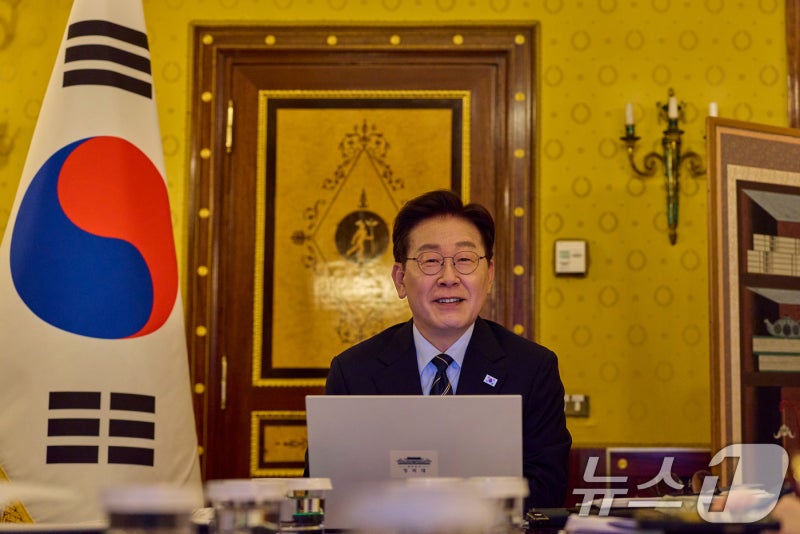 李대통령 "선관위 황당하지만…선거조작·부정투표 음모론엔 책임 물어야"