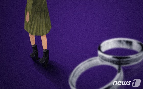 "신혼여행 남편 수영장서 여성과 찐한 스킨십"…아내 홀로 귀국, 이혼 고민