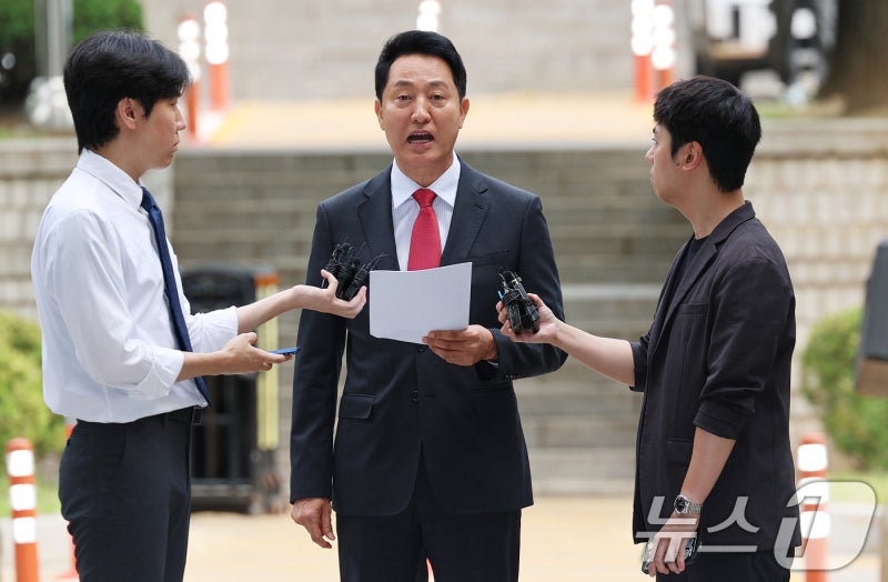 '여론조사비 대납' <b>오세훈</b> "각본대로 움직인 하명 특검"
