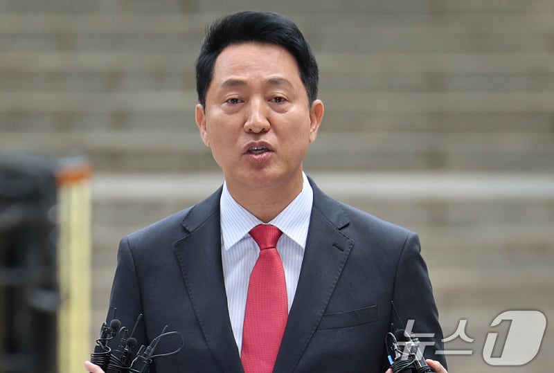 특검, '여론조사비 대납 혐의' 오세훈 징역 1년 6개월 구형