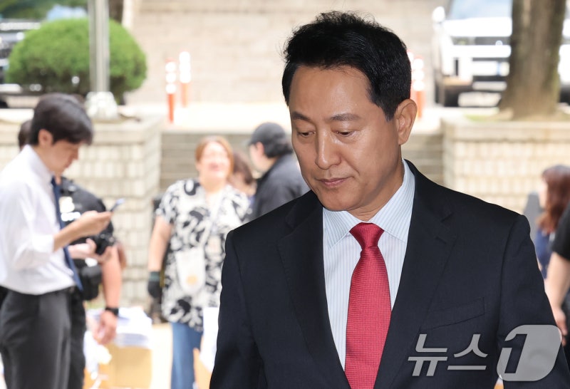 특검, 징역 1년6개월 구형…오세훈 "선거 맞춰 부도덕한 기소"(종합)