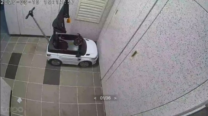 현관 CCTV 없애라는 이웃…"지나친 간섭" vs "사생활 침해" 시끌