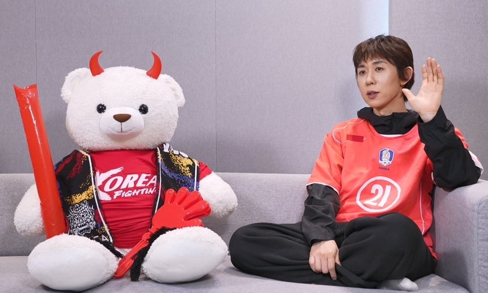 '나혼산' 코쿤, 붉은악마 변신…"<b>축구</b>에 미친 사람 같아" 흡족
