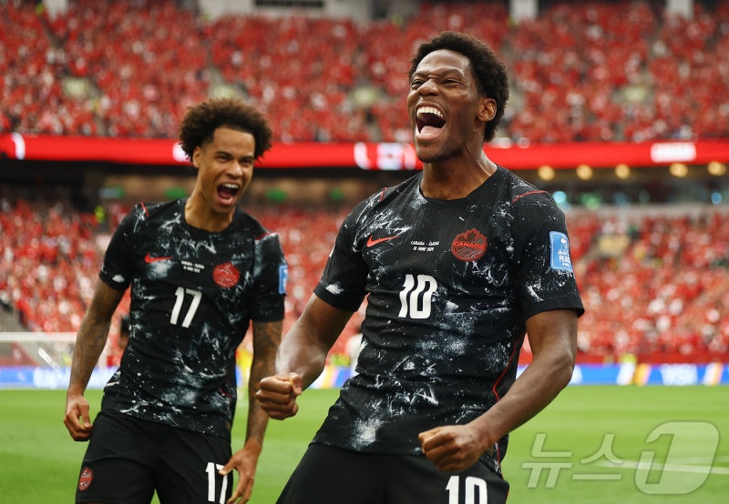 '공동 개최국' <b>캐나다</b>, 9명 뛴 카타르에 <b>6-0 대승</b>…월드컵 '첫 승리'