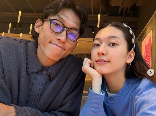 홀로 출산한 아내에게 <b>김승규</b> 실점 '악플 테러'…일본 매체도 "황당"