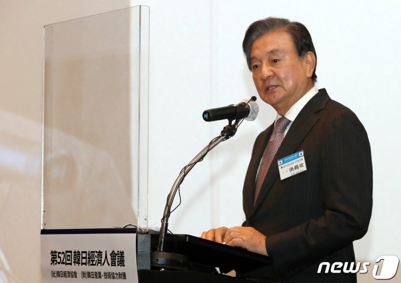 중앙그룹 유동성 위기에…홍석현 회장, 지주사 이어 BGF리테일 주식도...