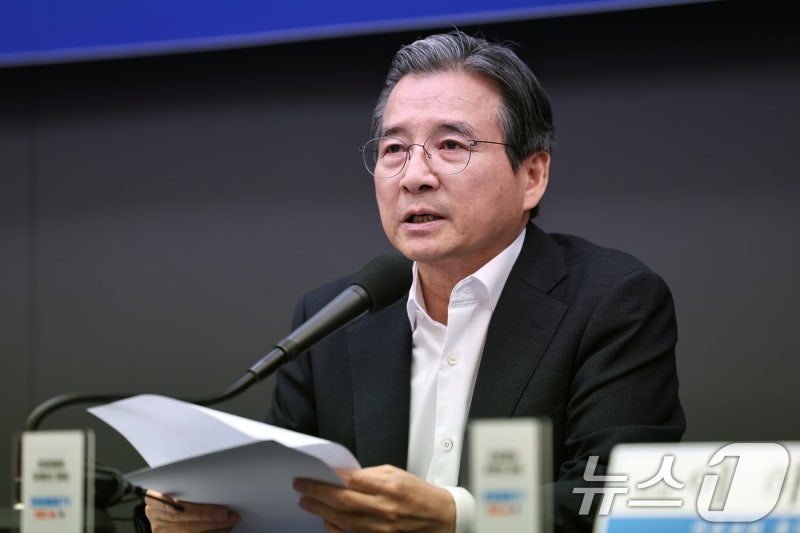김용범 "지방 <b>반도체 클러스터</b> 논의 마무리 단계…원칙적으로 <b>호남</b>"