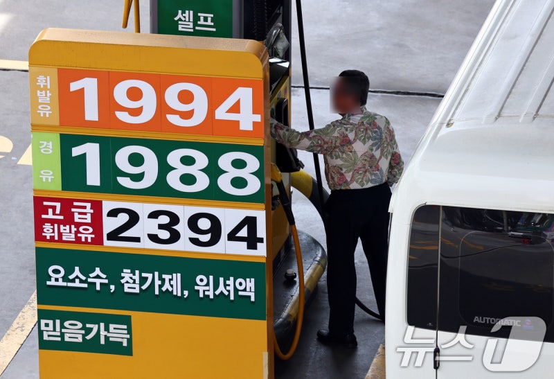 전국 평균 경유 가격 1999.97원…2달 만에 2000원 아래로