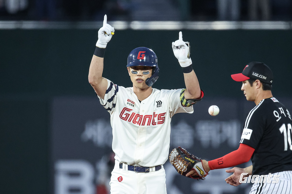 '전민재 3타점' 롯데, 선두 LG 3-2 제압…최근 8승1무1패