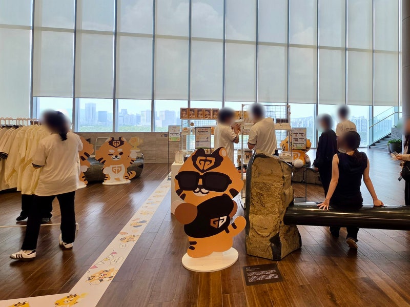"롤 경기 전 굿즈 사러 오세요 "…대전신세계, '젠지 이스포츠' 팝...