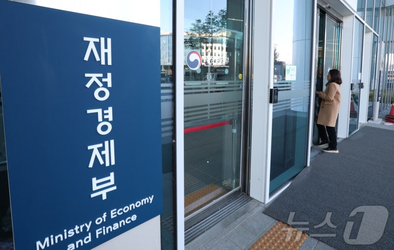 삼전닉스 실적 개선에 5월 국세수입 5.6조↑…"전망치 66.3% 달성"