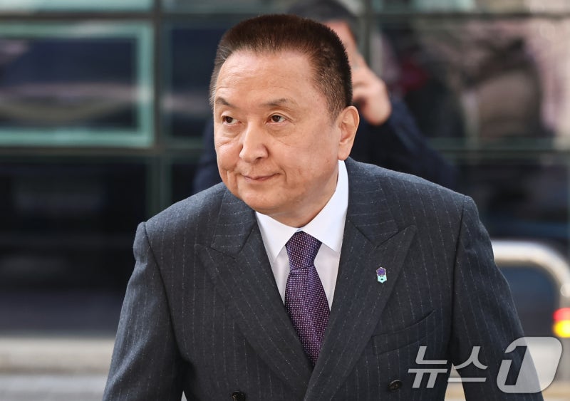 공수처, '돈거래 의혹' 김영환 충북도지사 사무실 압수수색