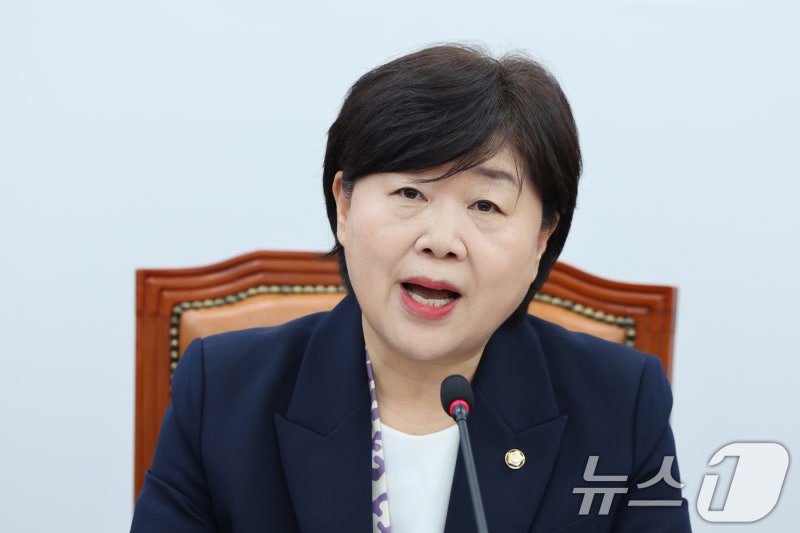 [<b>프로필</b>] <b>서영교</b>, 법사위원장 재선출…'86 운동권' 출신 4선