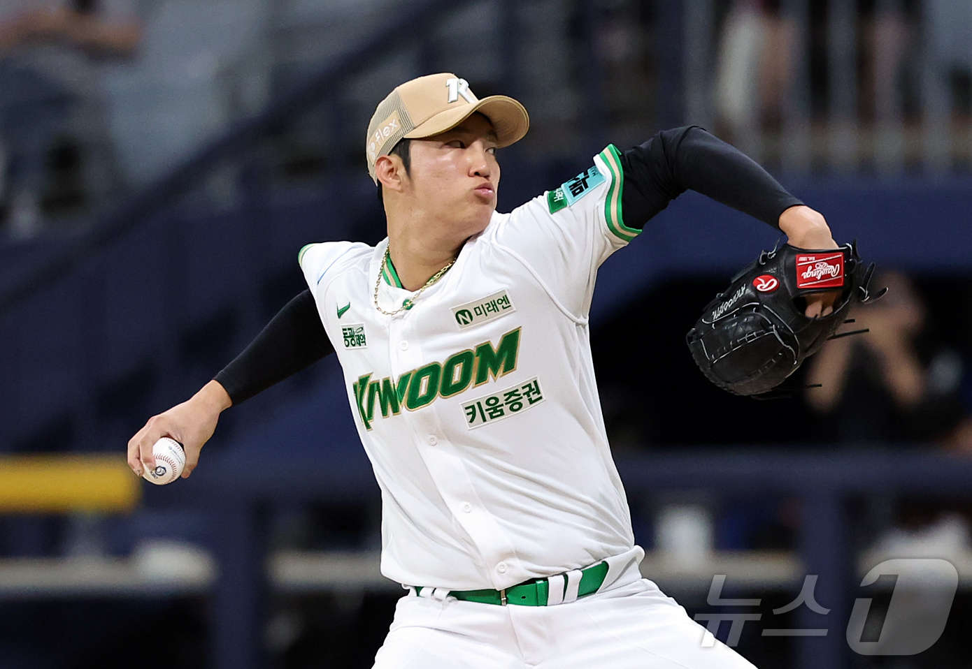 프로야구 최하위 <b>키움</b>, 선두 <b>LG</b> 발목 잡았다…6-0 <b>완승</b>