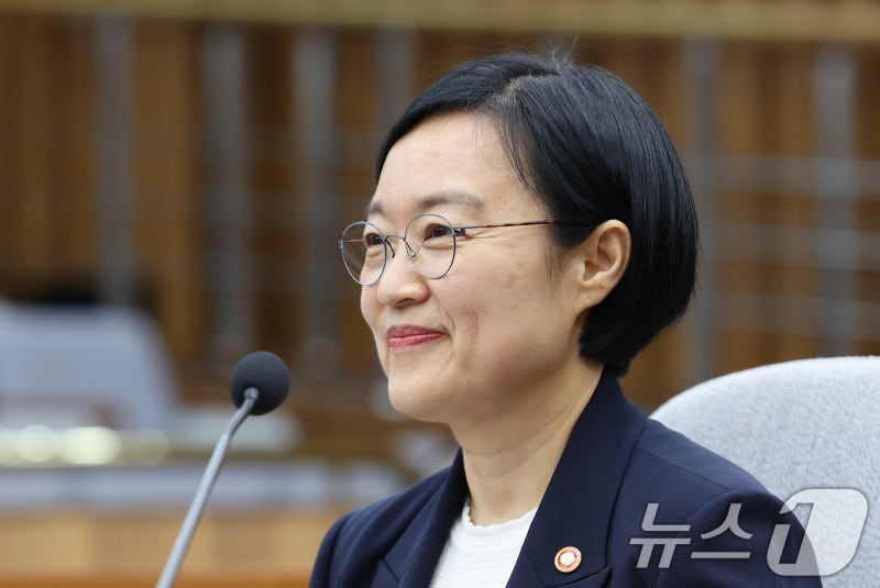 [<b>프로필</b>] <b>한성숙</b> 신임 국무총리…AI·플랫폼 전문가에서 국정 2인자로