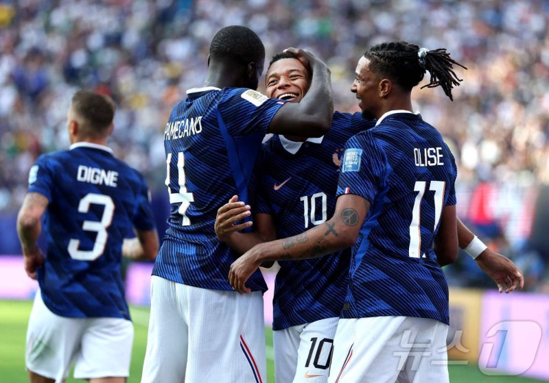 '우승 후보' <b>프랑스</b>, 스웨덴 3-0 꺾고 <b>16강행</b>…음바페 멀티골[월드컵]
