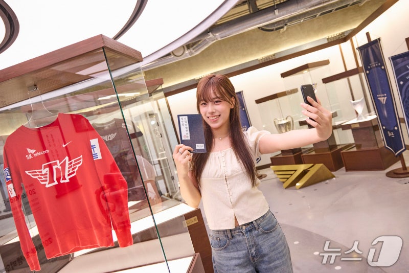 "페이커 포카 증정"…SKT, 성수서 'T1 암행천문' 전시 연다