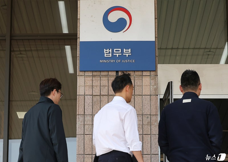 김호중 나가는 날 무려 1600명 출소… 가석방 역대급으로 풀었다