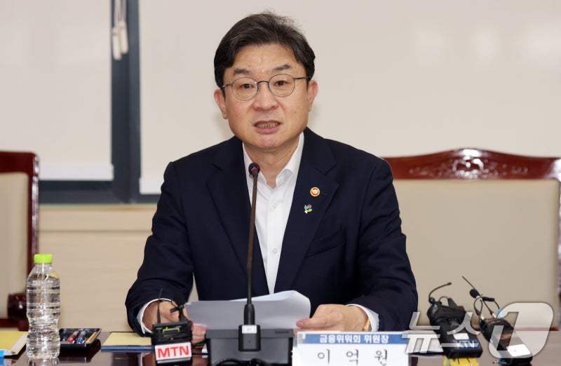 "돈만 빌려주는 금융 역할 끝"…전국 최초 <b>부산</b> 서민금융 복합<b>지원센터</b>