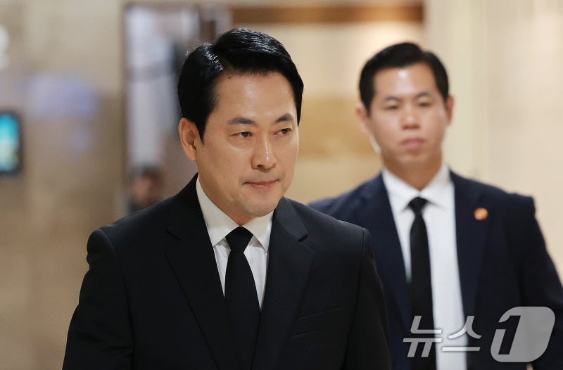 "불청객" vs "저질"…<b>한동훈</b>, 장동혁 가족상 <b>조문</b> 놓고 측근들 신경전