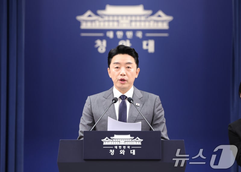 靑 "호남 반도체, 광주 군공항 부지에…대통령 주재 회의 매달 개최"(종합)