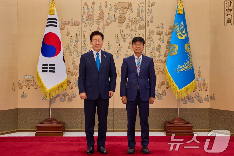 '5·18 폄훼' 논란 <b>이병태 자진사퇴</b>…"일부집단 성역 강요 안돼"(종합)