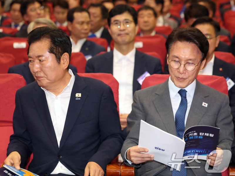 與 전당대회 '자기정치' 공방 격화…<b>김민석</b>·<b>정청래</b> 정면<b>충돌</b>