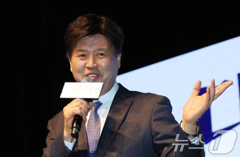 '李측근' <b>김용</b>, <b>최고위원 출마</b>…"낡은 여의도 문법 깨고 혁신 이끌 것"